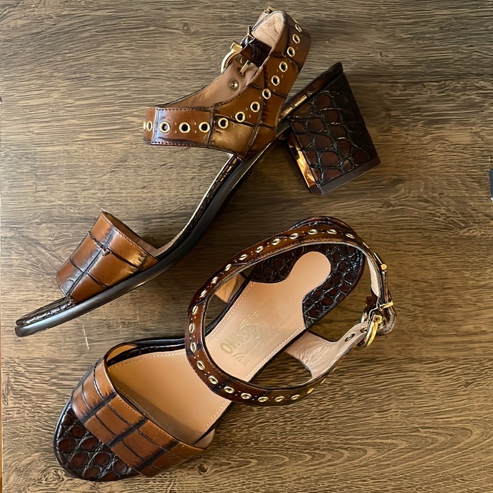 Salvatore Ferragamo Leather Open-toe Heels (39)